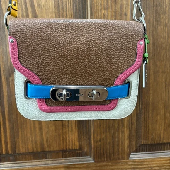 Coach Swagger Crossbody Leather Purse - Picture 2 of 9